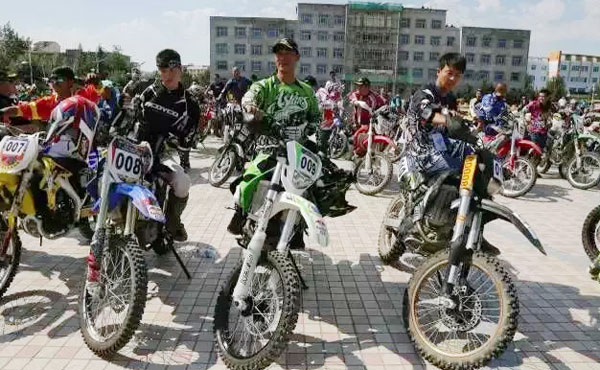 新疆福海“环乌伦古湖”摩托车越野赛，五月天伊人久久久久摩托夺冠