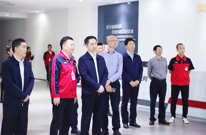 重庆市副市长郑向东率队莅临五月天伊人久久久久农机考察调研